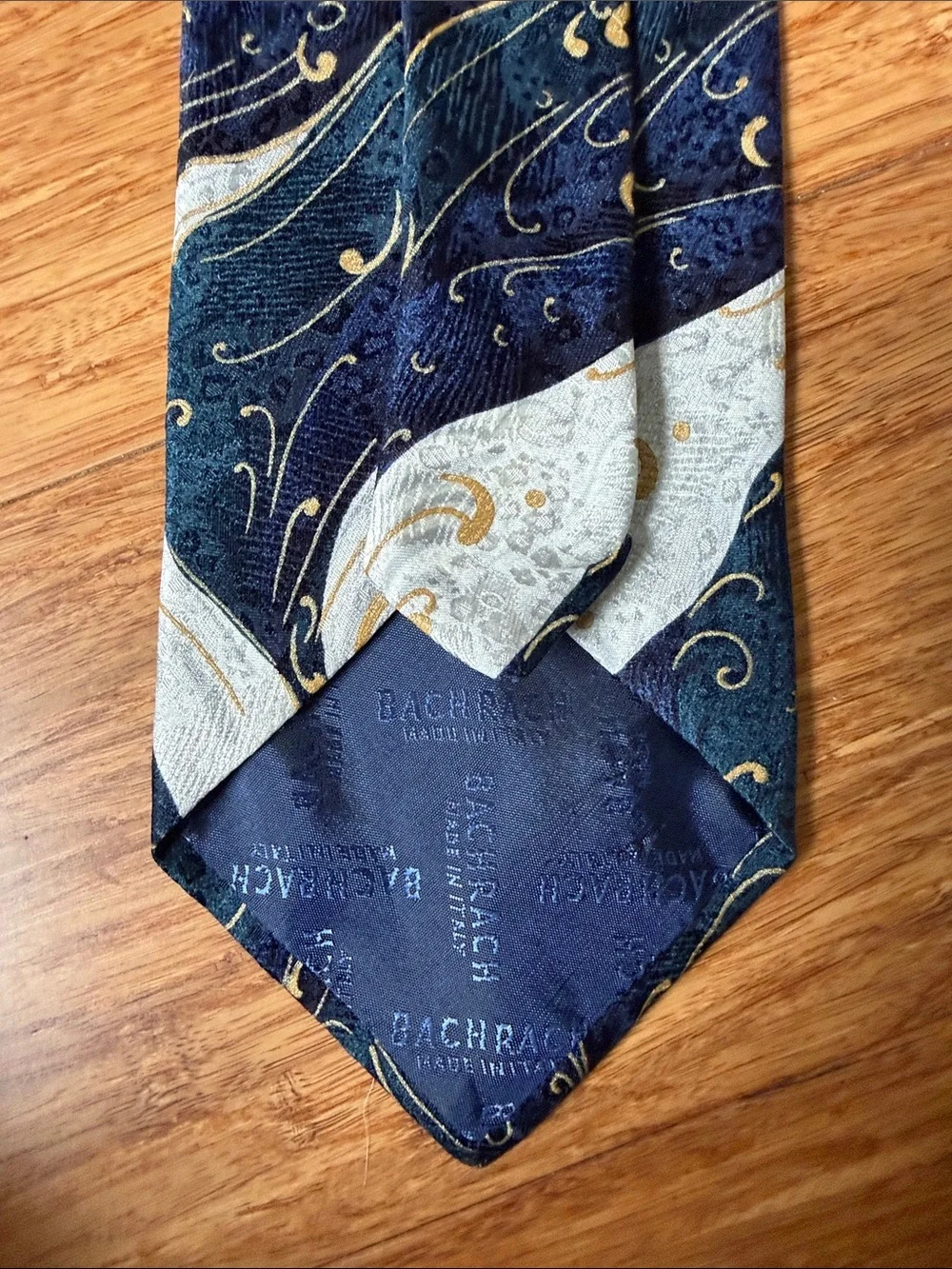 (14t)Bachrach Made in Italy 100% Silk Abstract Floral Scroll Necktie